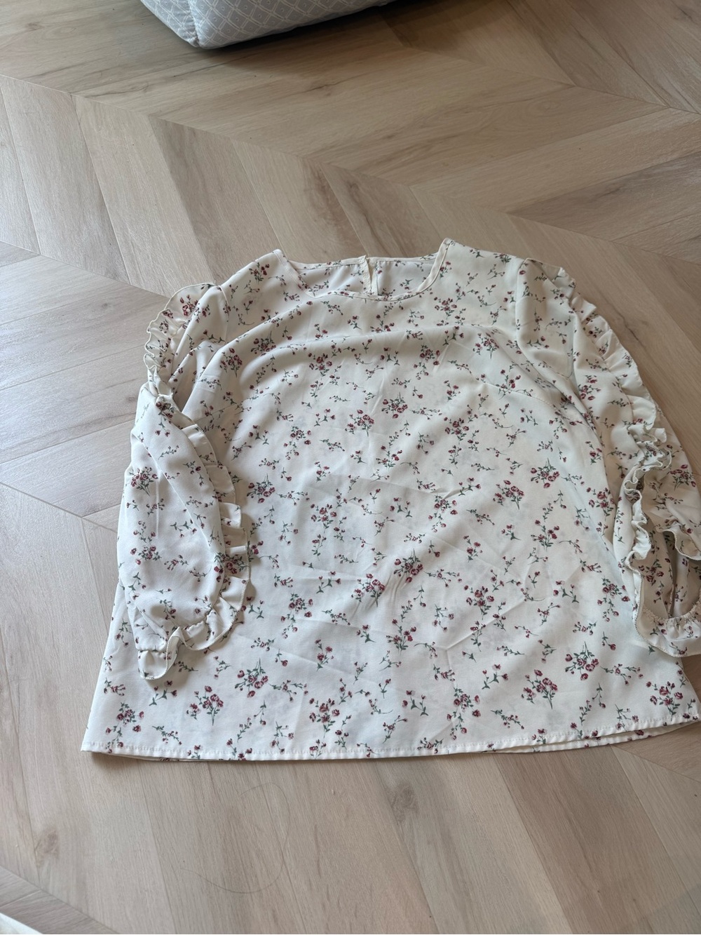 Floral Ruffle-Sleeve Blouse in Cream